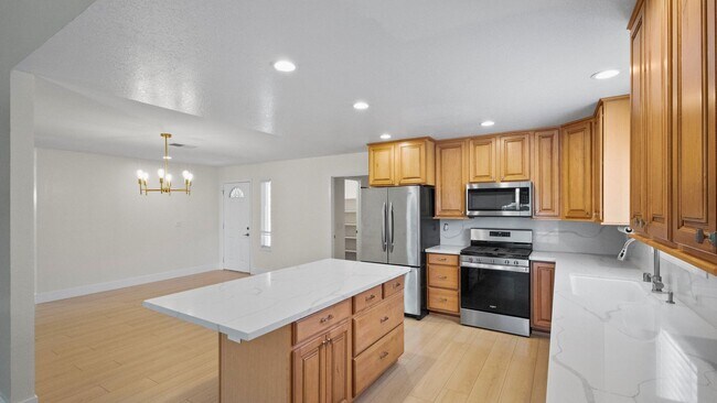 Building Photo - 3 Bedroom Home in Vacaville