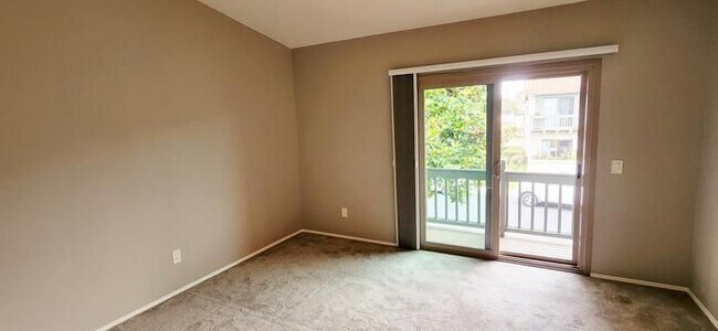 Building Photo - 6863 Alderwood Dr
