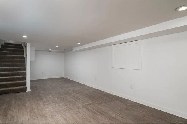 Building Photo - 667 Longview Dr