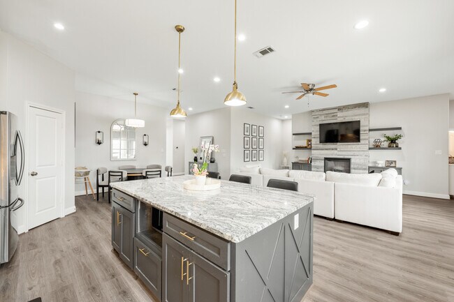 Building Photo - 7805 Pebble Beach Dr