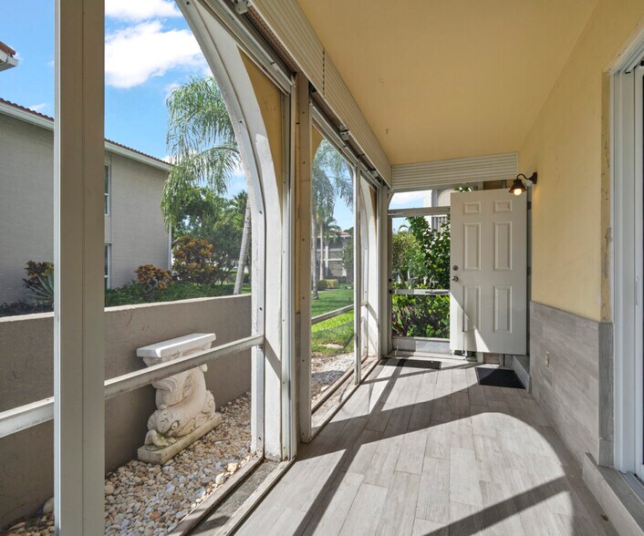 Building Photo - 250 NE 20th St