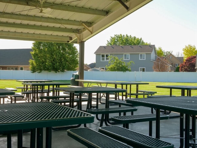 Building Photo - 151 Cub St W