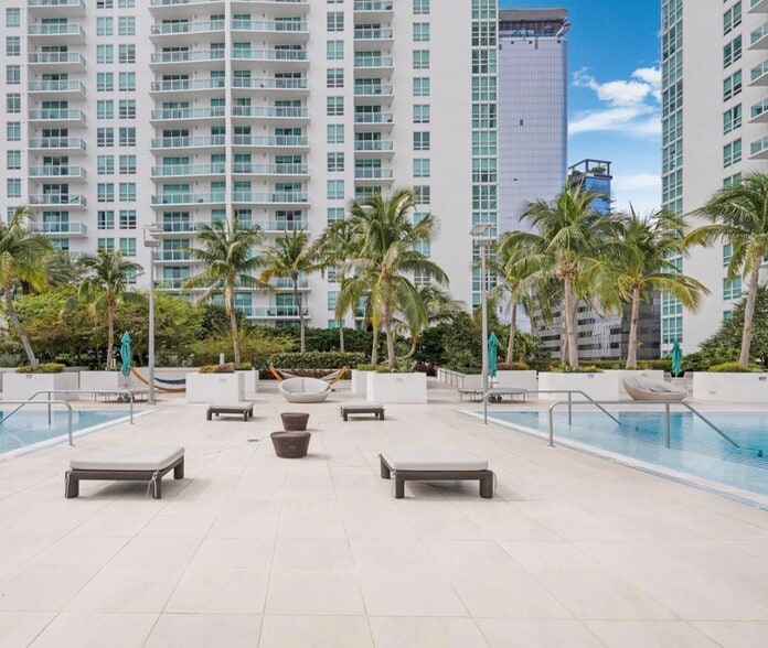 Building Photo - 950 Brickell Bay Dr