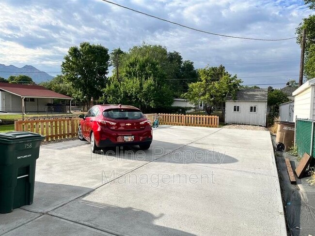 Building Photo - 758 Loveland Ave