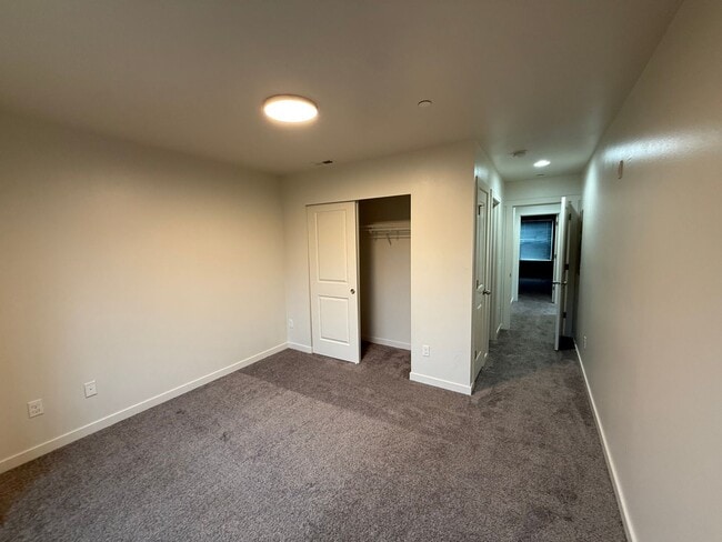 Building Photo - 19102 20th Dr SE