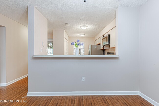 Building Photo - 1604 Arcadia Dr