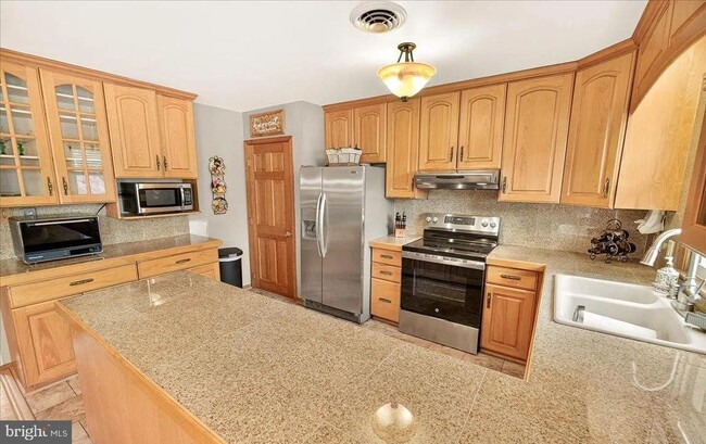 Building Photo - 7203 Peekskill Dr