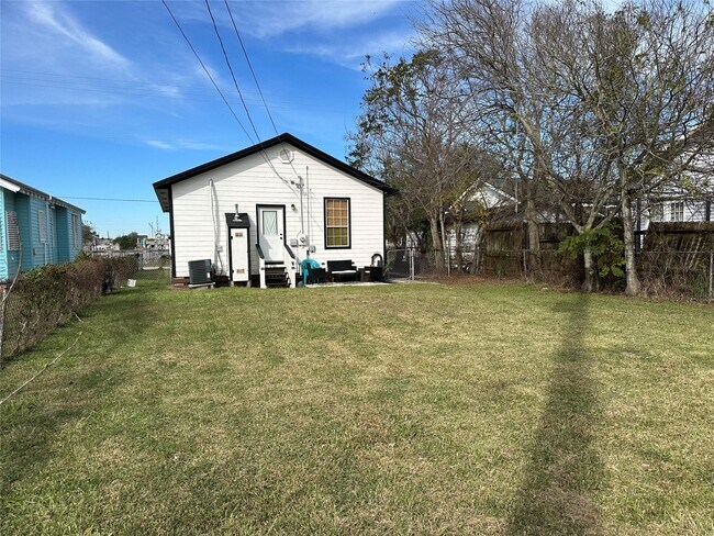 Building Photo - 4009 Avenue L