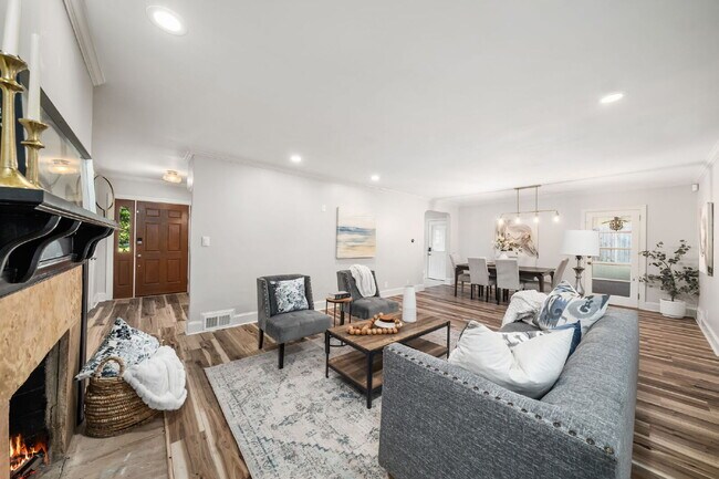 Building Photo - Move in before December 31st and get $100 OFF your rent for the first 3 months — PLUS a $250 Amaz...