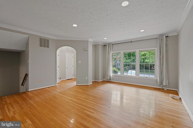 Building Photo - 7 Willwood Ct