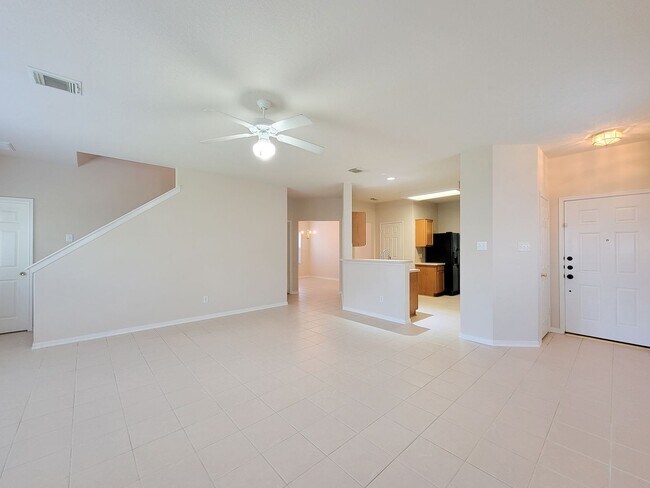 Building Photo - Well-Maintained Home with Spacious Layout ...