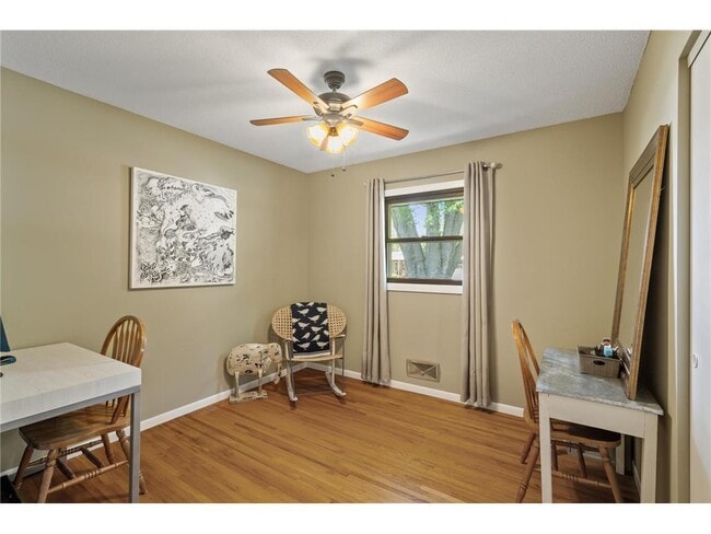 Building Photo - 9457 Saratoga Ln N