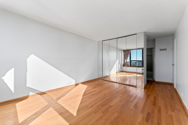 Building Photo - 5100 N Marine Dr