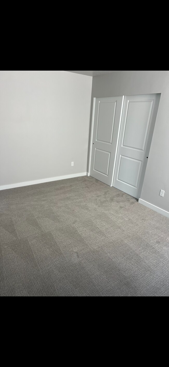 Building Photo - 339 East Mistilake