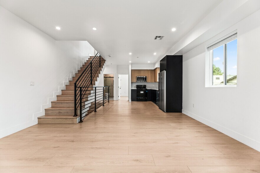 Building Photo - 438 E 28th St