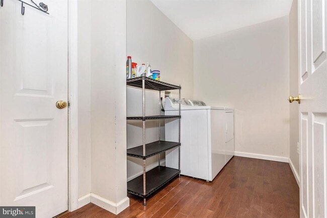 Building Photo - 2105 Twin Peaks Ct