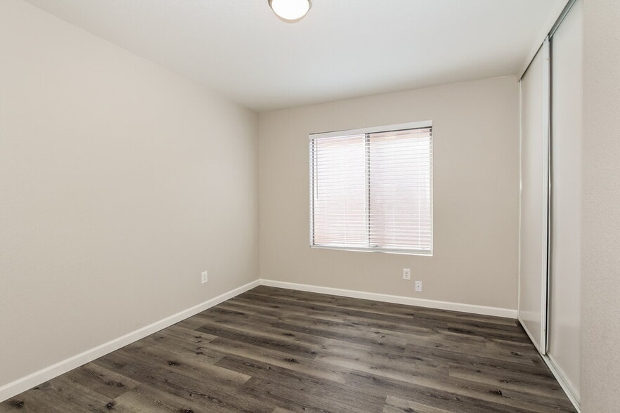 Building Photo - 16218 W Woodlands Ave
