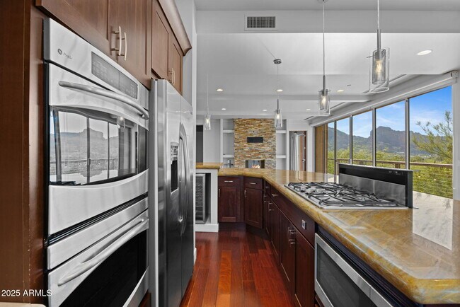 Building Photo - 4820 E Cottontail Run Rd