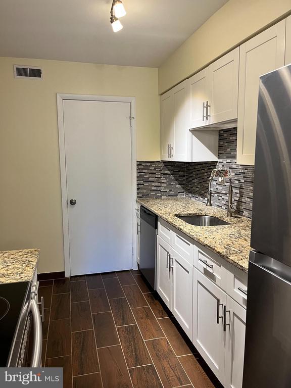 Building Photo - 306 Kelly Cove