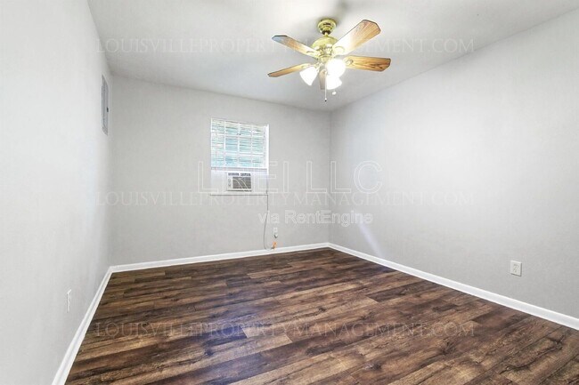 Building Photo - 1202 E Walford Dr