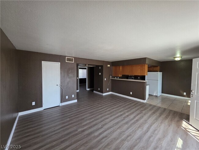 Building Photo - 5165 E Glendale Ave