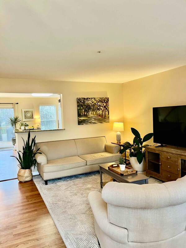 Building Photo - 595 Coach Hill Ct