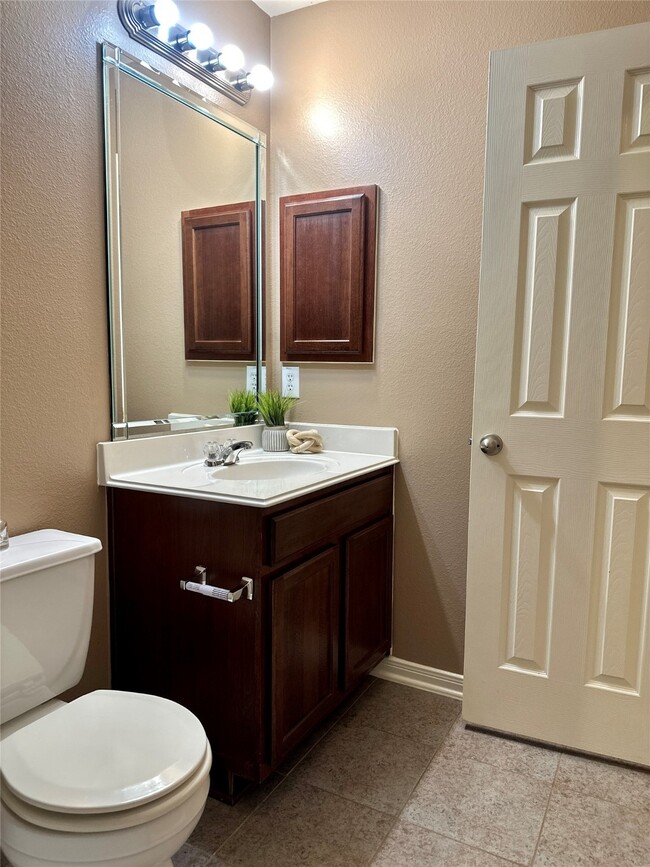 Building Photo - 1511 Village Townhome Dr