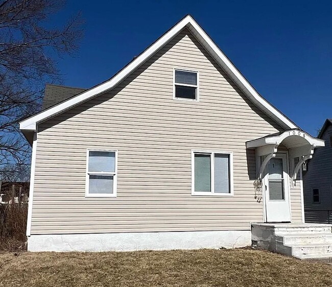 Building Photo - Welcome to our charming 1 bedroom