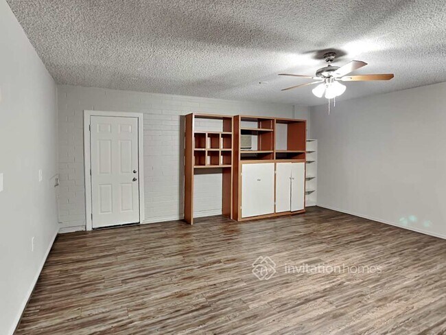 Building Photo - 1411 W Impala Ave