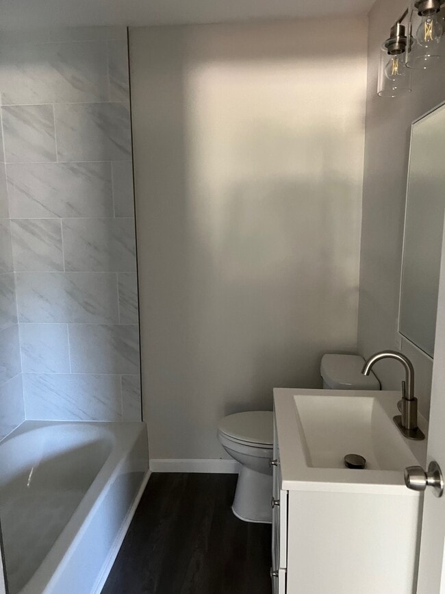 Building Photo - 1704 Cherry St