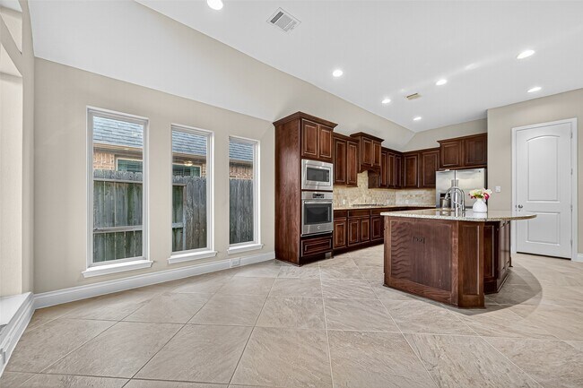 Building Photo - 28015 Castle Park Ln