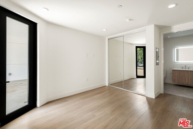 Building Photo - 3651 Regal Pl