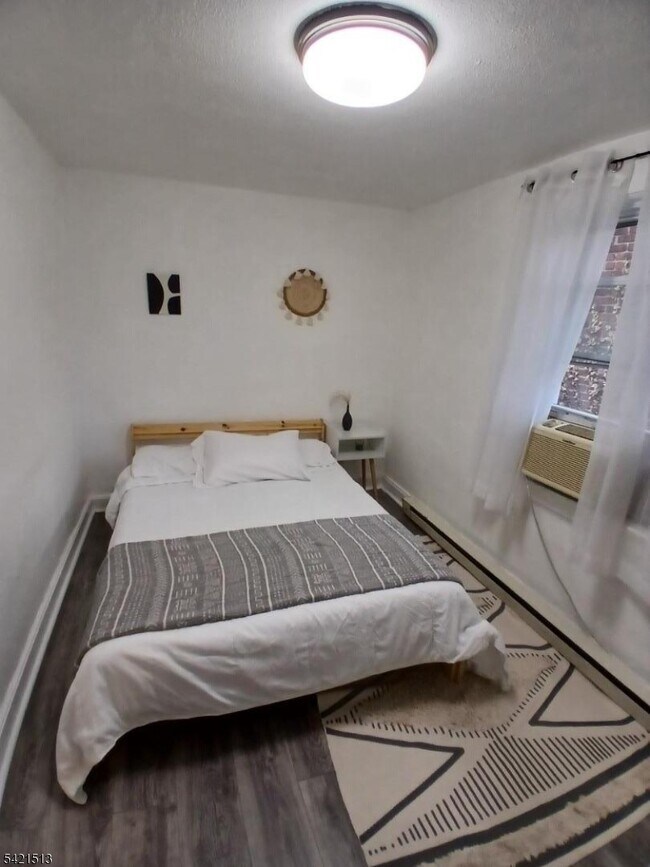 Building Photo - 17 Thomas St