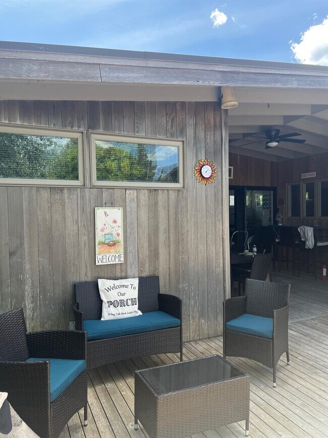 Building Photo - 101 Bungalow Ln