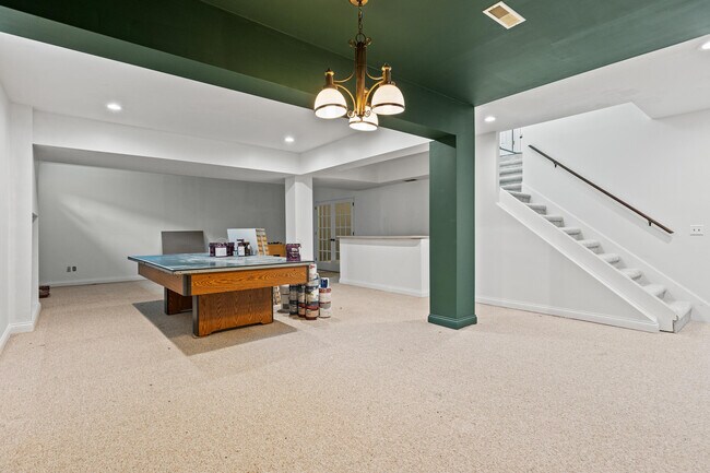 Building Photo - 800 Palomino Ln