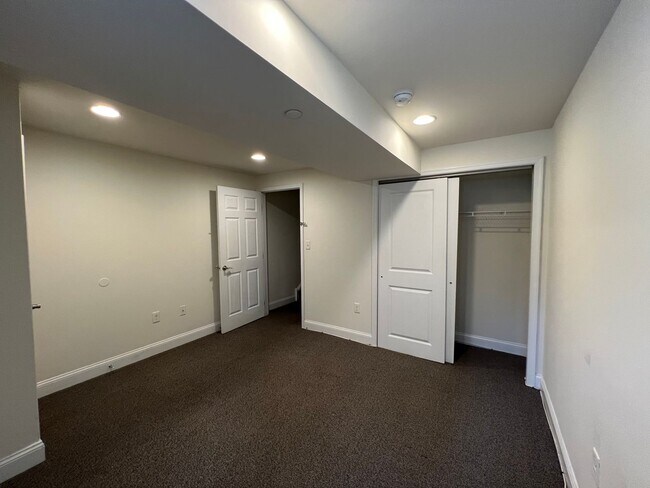 Building Photo - 2219 N Camac St