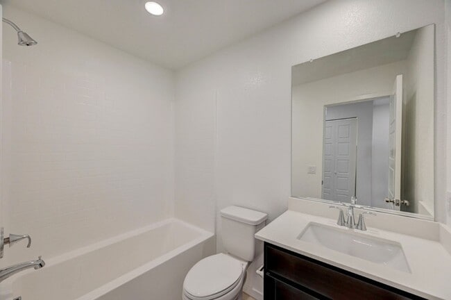Building Photo - 10772 Paget Ct