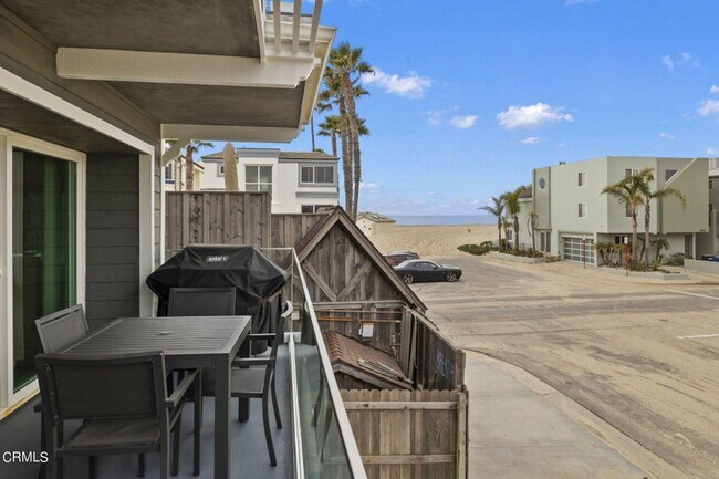 Building Photo - 104 La Brea St