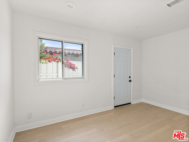 Building Photo - 9606 Arby Dr