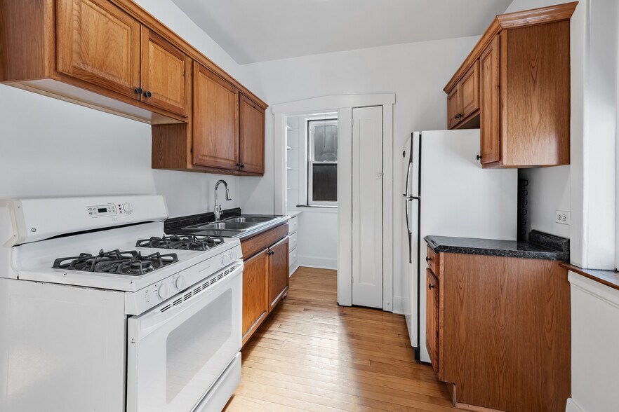 Building Photo - 1919 W Estes Ave