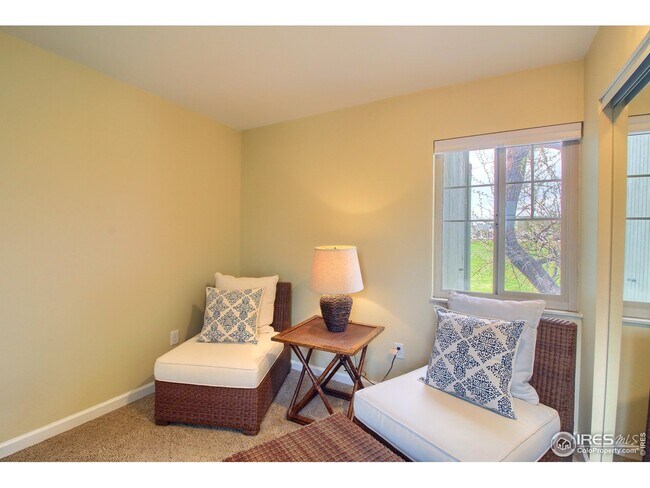 Building Photo - 855 W Moorhead Cir