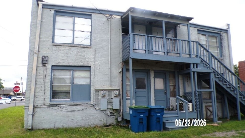 Building Photo - 700 N Washington St