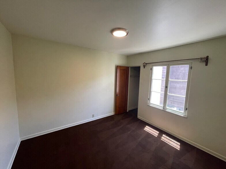 Building Photo - 653 Prospect Ave