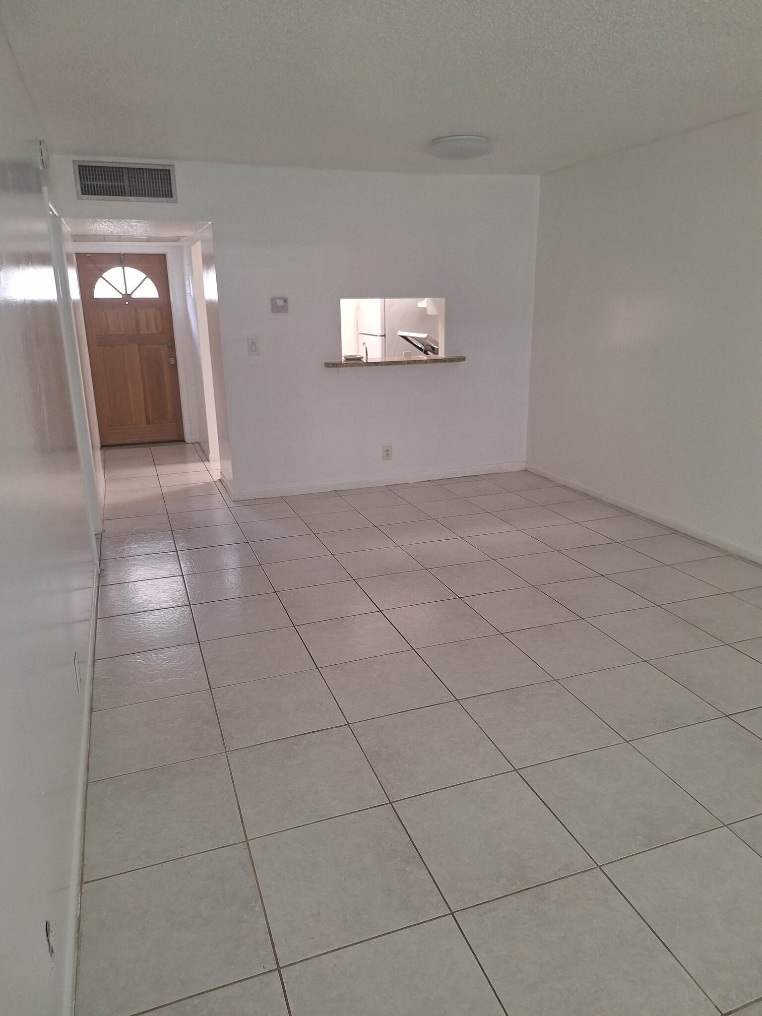 Building Photo - 5061 W Oakland Park Blvd