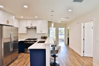 Building Photo - 1118 W 37th Dr
