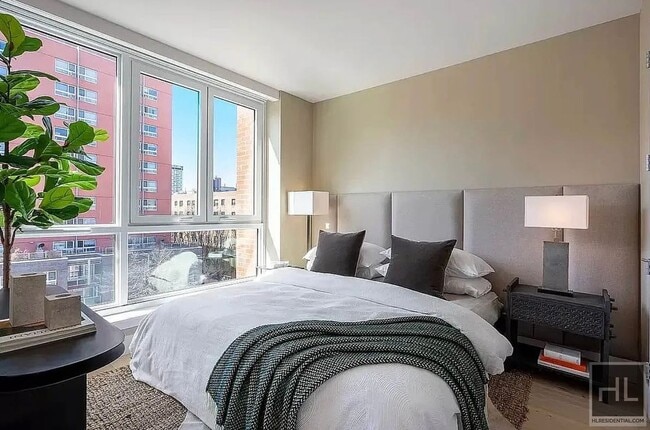 Building Photo - 251 E 2nd St