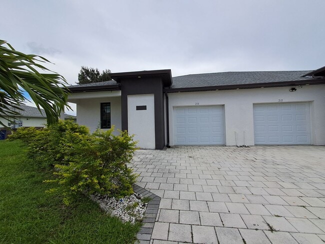 Building Photo - 213 Hightower Ave S