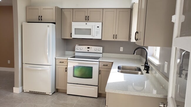 Building Photo - 651 16th St NW