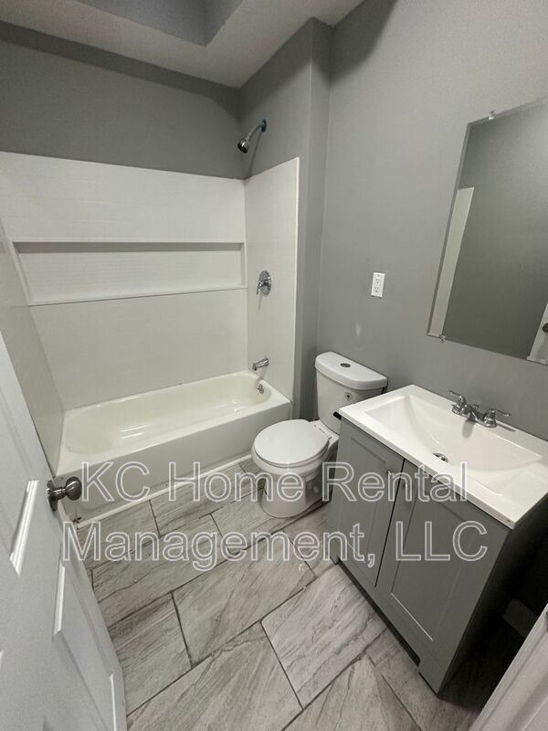 Building Photo - 2511 E 37th St