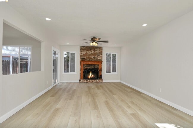 Building Photo - 630 Heather Pl